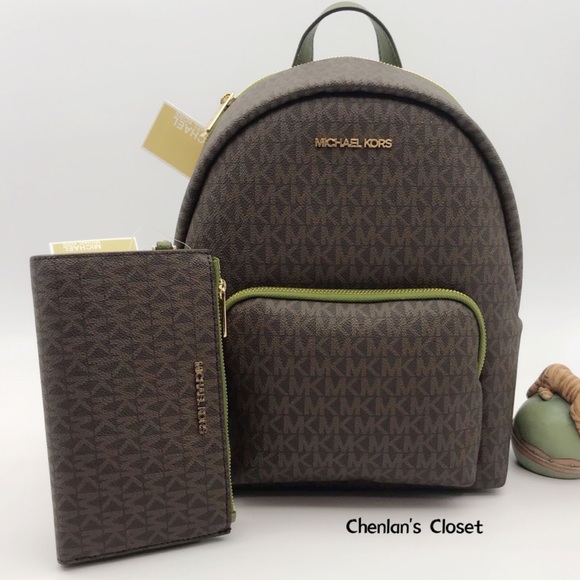 Michael Kors Handbags - NWT Michael Kors MD Backpack Set